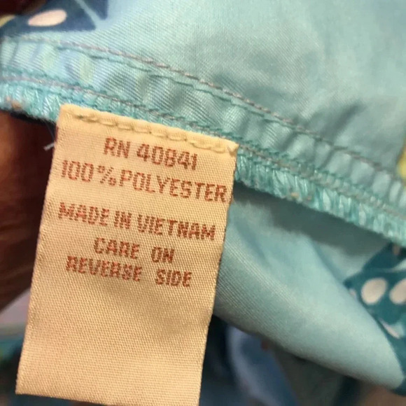 Aventura summer shirt.  Snap close and open pockets on front and back.  Size 6 - Picture 9 of 10